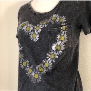 Vintage Style Daisy Heart Tee